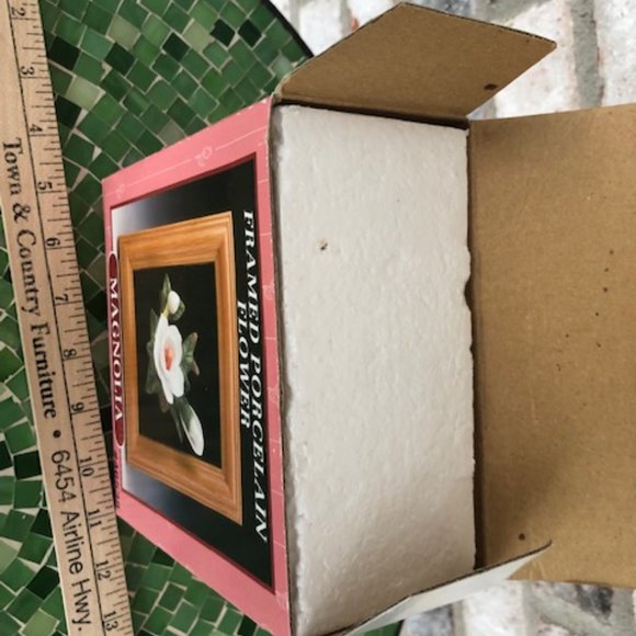 VINTAGE FRAMED PORCELAIN MAGNOLIA #46538 - Picture 7 of 8